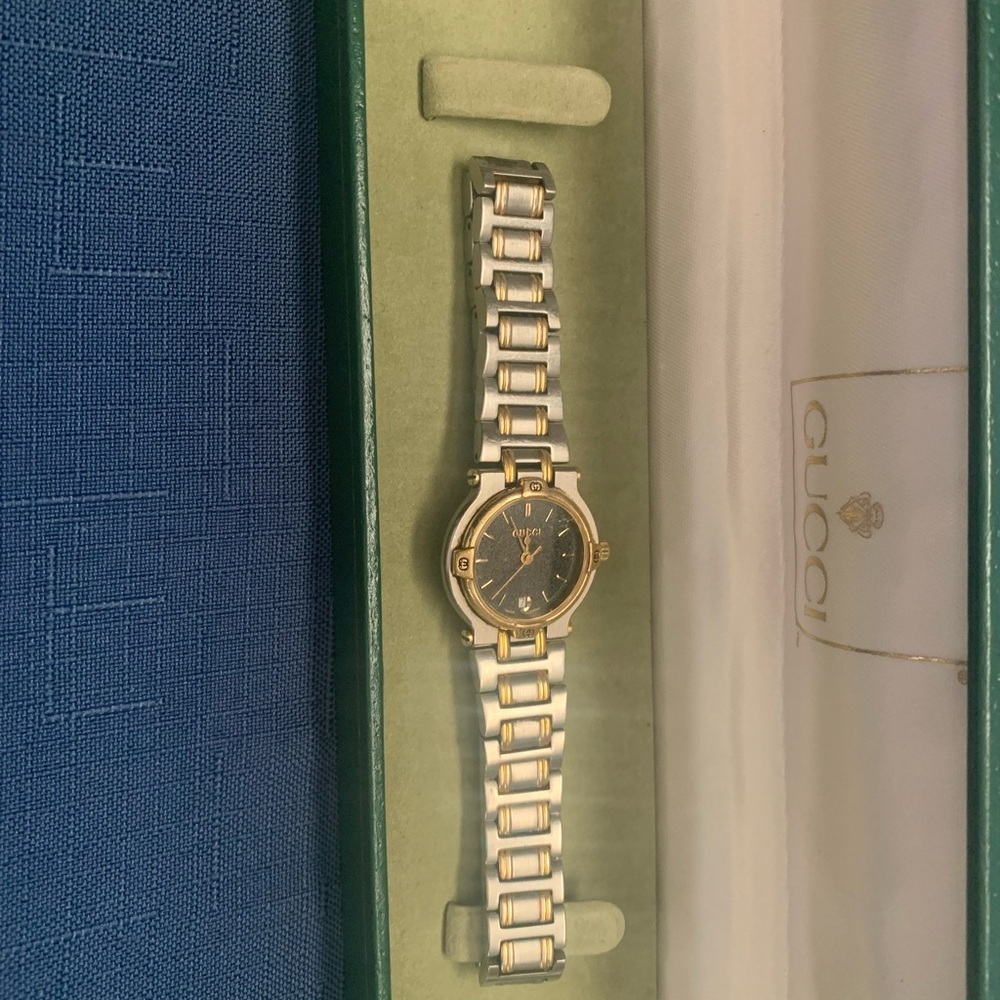 Gucci Watch Women's - Picture 3 of 8